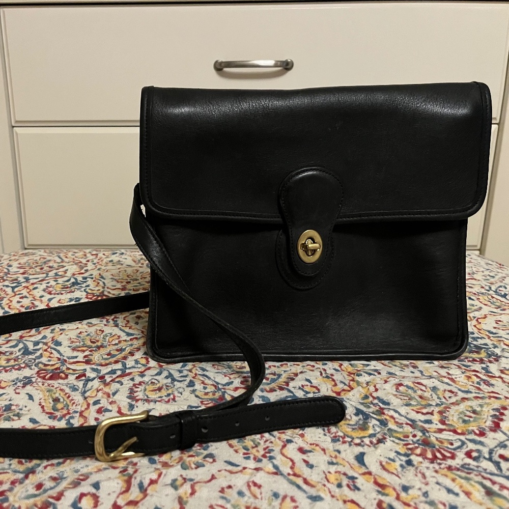 Vintage Coach Willis 9927 Black Leather Crossbody bag